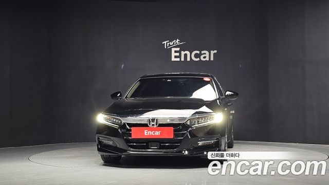 Honda Accord 10-го поколения 2.0 Hybrid Touring - фото 2