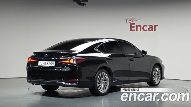 Lexus ES 7-го поколения Executive - фото 0