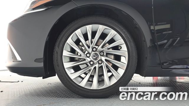 Lexus ES 7-го поколения Executive - фото 3