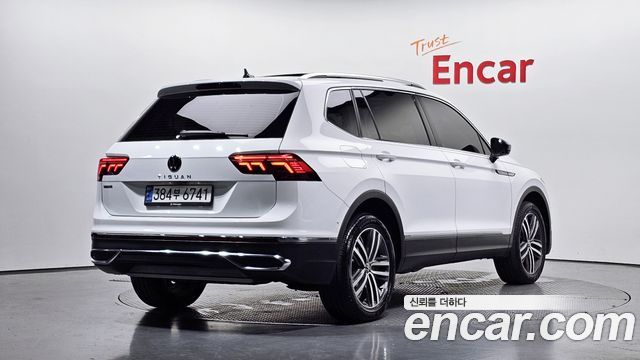 Volkswagen Tiguan 2.0 TSI Prestige - фото 1