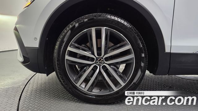 Volkswagen Tiguan 2.0 TSI Prestige - фото 4