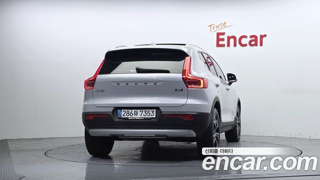 Volvo XC40 B4 Inscription - фото 3