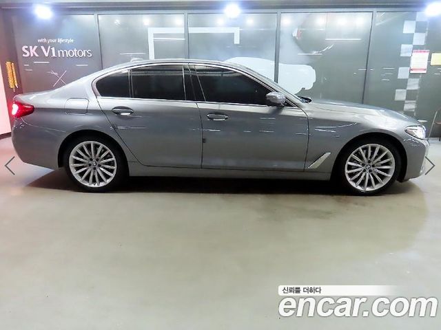 BMW 5-Series G30 530i xDrive Luxury - фото 2