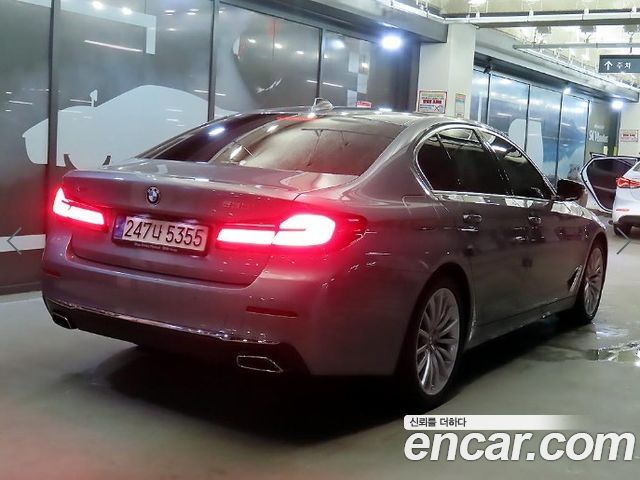 BMW 5-Series G30 530i xDrive Luxury - фото 3