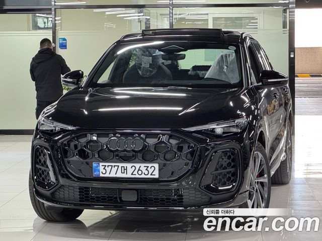Audi Q5 40 TDI Quattro S Line Black Edition - фото 0