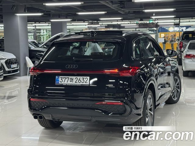 Audi Q5 40 TDI Quattro S Line Black Edition - фото 2