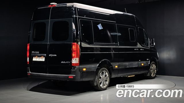 Hyundai Solati 15-seater Luxury - фото 1