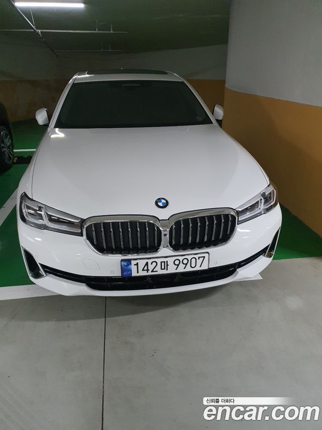 BMW 5-Series G30 530i xDrive Luxury - фото 0