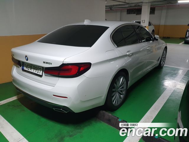 BMW 5-Series G30 530i xDrive Luxury - фото 4
