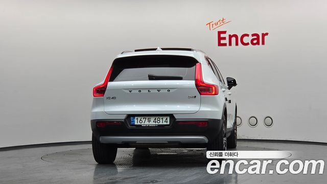 Volvo XC40 B4 Inscription - фото 3