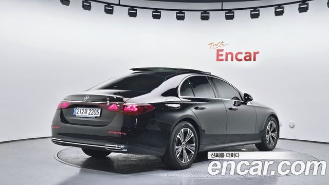Mercedes-Benz E-Class W214 E200 Avantgarde - фото 1