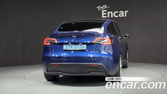 Tesla Model Y Long Range AWD - фото 3