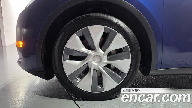 Tesla Model Y Long Range AWD - фото 4