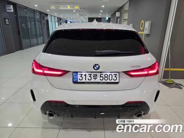 BMW 1-Series F40 120i M Sports - фото 3
