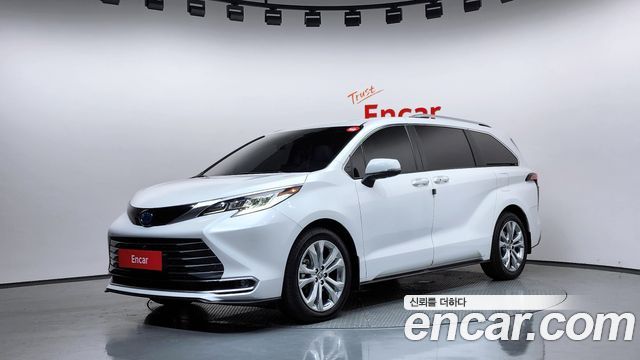 Toyota Sienna 4-го поколения 2.5 Hybrid 2WD - фото 0