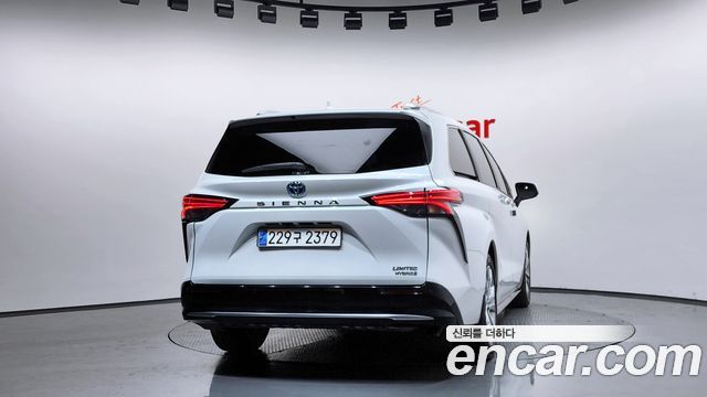 Toyota Sienna 4-го поколения 2.5 Hybrid 2WD - фото 3