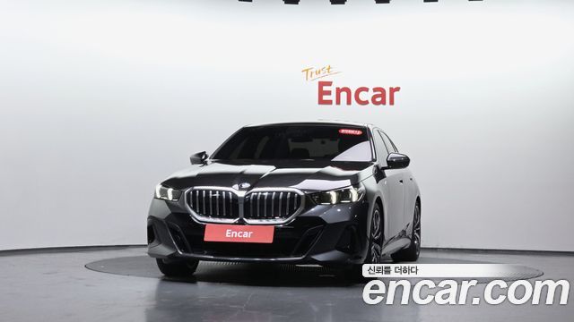 BMW 5-Series G60 530i xDrive M Sport - фото 1