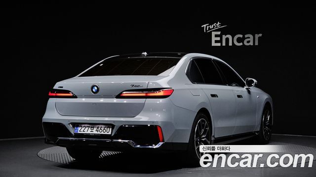 BMW 7-Series G70 740d xDrive M Sport - фото 1