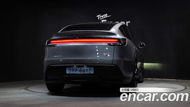 Tesla Model Y Long Range Launch Edition AWD - фото 3