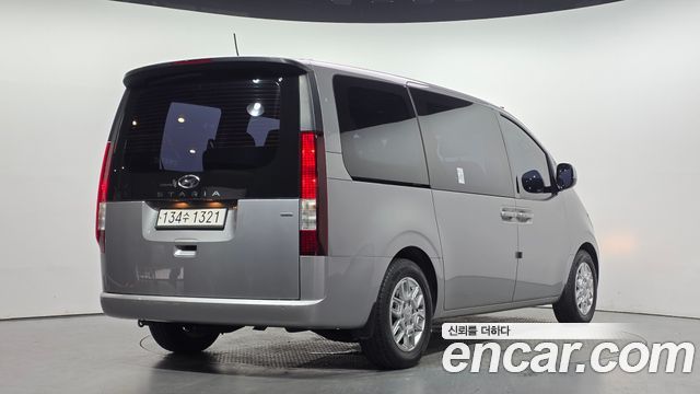 Hyundai Staria 4WD Tourer 9-Seater Modern - фото 1