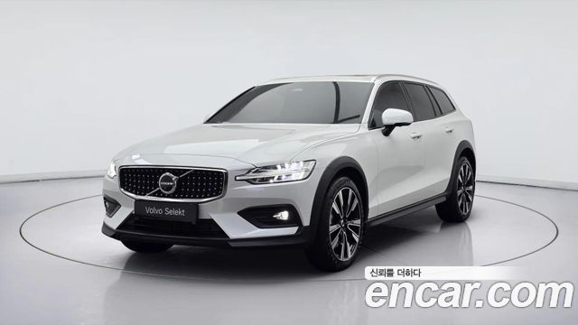 Volvo V60 2-го поколения B5 Ultimate AWD - фото 0