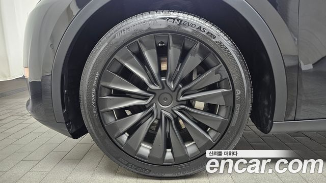 Tesla Model Y Long Range AWD - фото 4