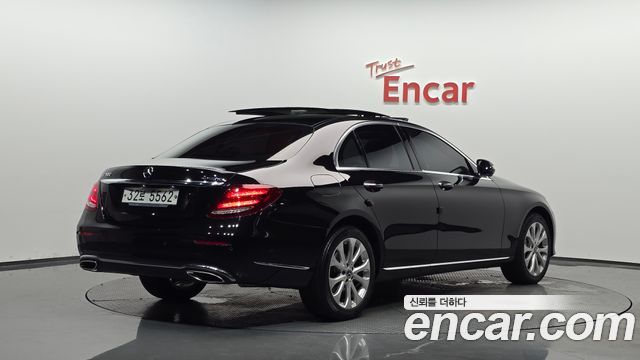 Mercedes-Benz E-Class W213 E300 4MATIC Exclusive - фото 0