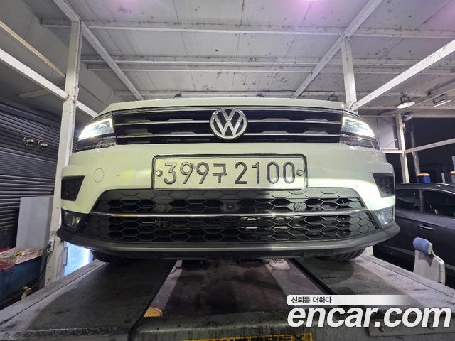 Volkswagen Tiguan 2.0 TDI Prestige - фото 0