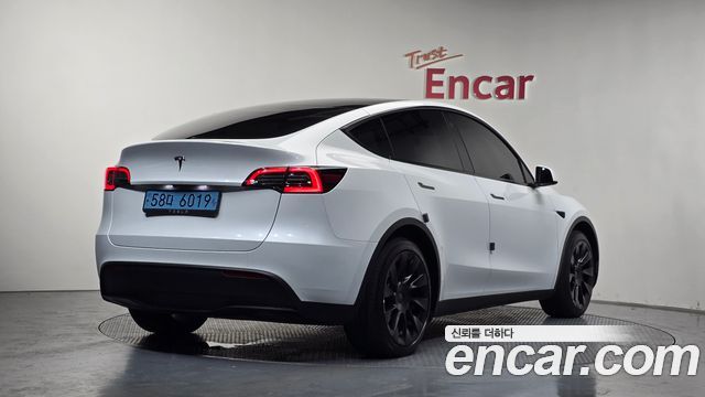 Tesla Model Y RWD - фото 0