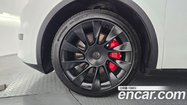 Tesla Model Y RWD - фото 3