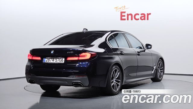 BMW 5-Series G30 520i M Sport - фото 1