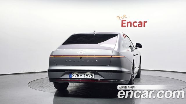 Hyundai Grandeur GN7, гибрид Calligraphy - фото 2