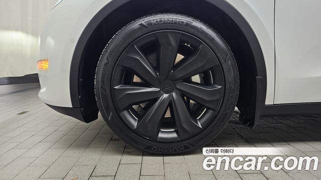 Tesla Model Y Long Range AWD - фото 3