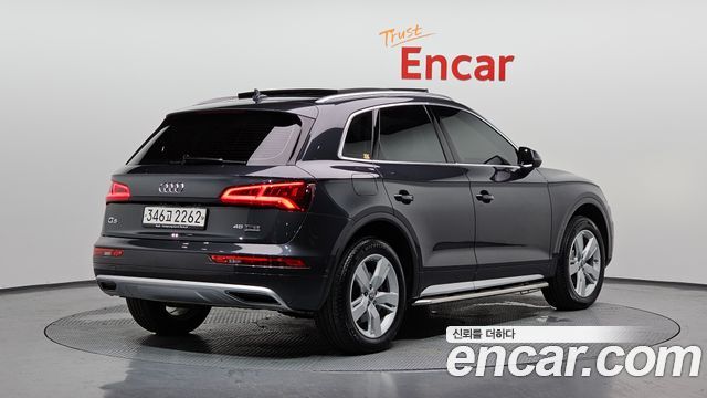 Audi Q5 FY 45 TFSI Quattro Premium - фото 1