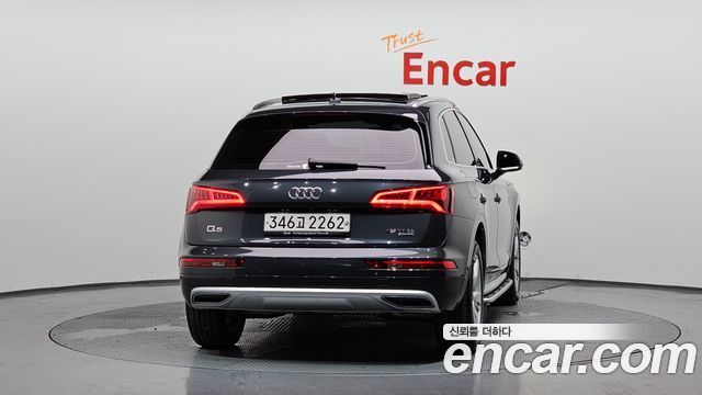Audi Q5 FY 45 TFSI Quattro Premium - фото 3