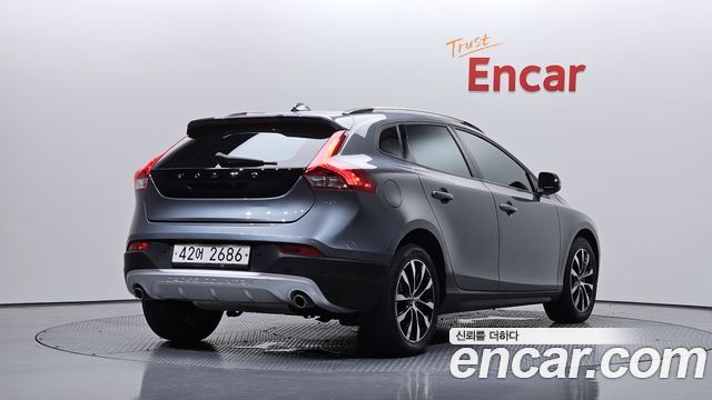 Volvo V40 D3 - фото 1