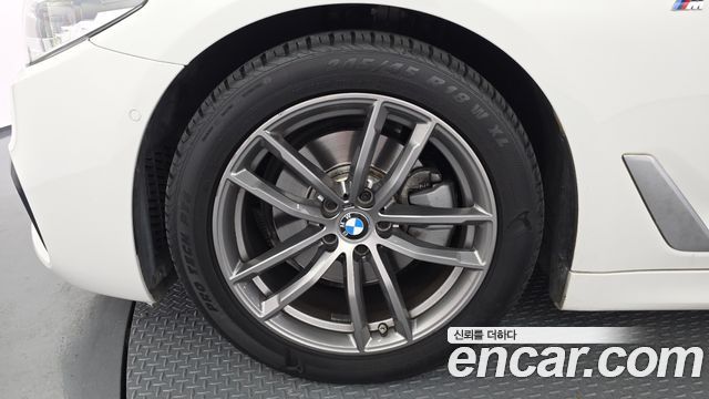 BMW 5-Series G30 520d xDrive M Sport Package Plus - фото 4