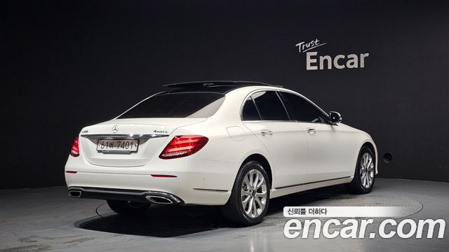 Mercedes-Benz E-Class W213 E300 4MATIC Exclusive - фото 1