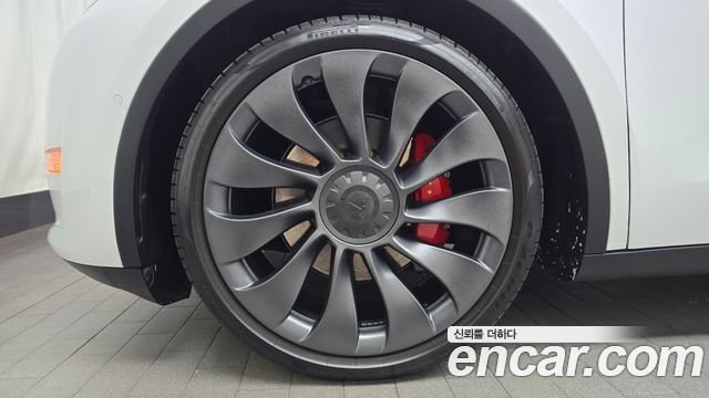 Tesla Model Y Performance AWD - фото 3