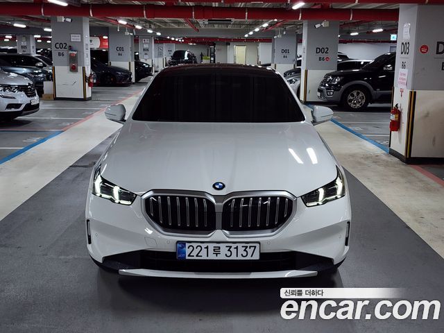 BMW 5-Series G60 520i - фото 2