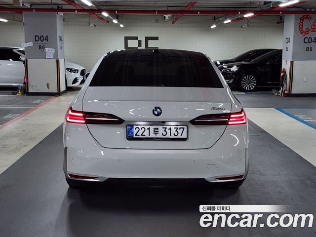 BMW 5-Series G60 520i - фото 3