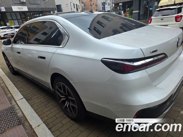 BMW 7-Series G70 740i xDrive M Sport - фото 1