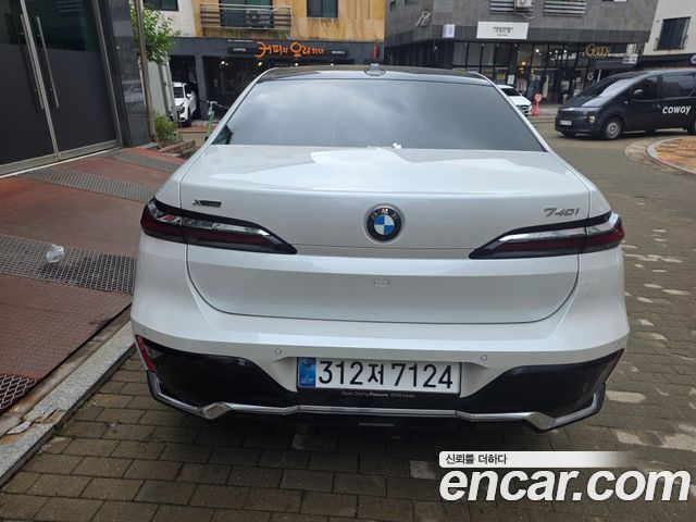 BMW 7-Series G70 740i xDrive M Sport - фото 3