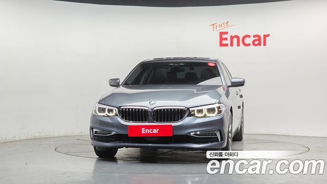 BMW 5-Series G30 520i Luxury - фото 2