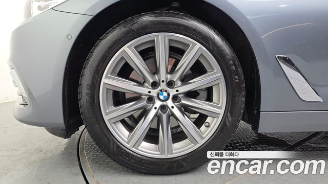 BMW 5-Series G30 520i Luxury - фото 4