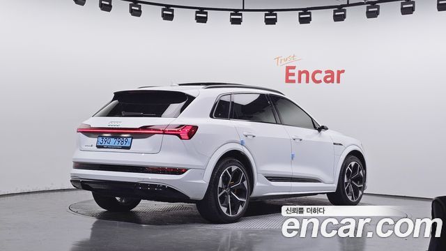 Audi e-tron S - фото 1