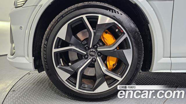 Audi e-tron S - фото 4