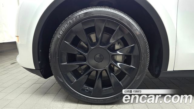 Tesla Model Y Long Range AWD - фото 3