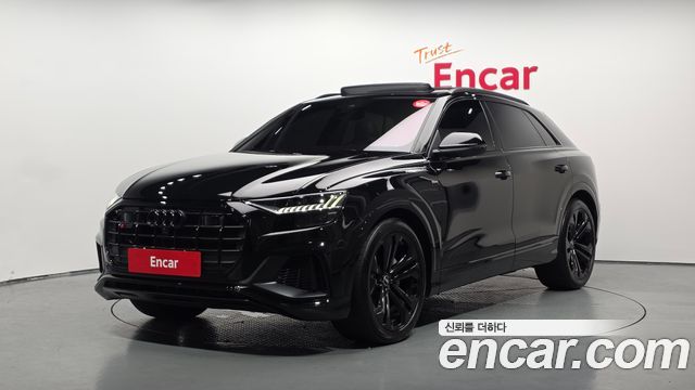 Audi Q8 55 TFSI Quattro Premium - фото 0