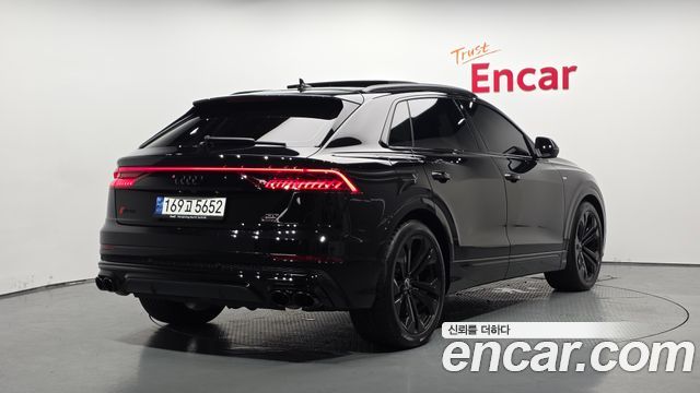 Audi Q8 55 TFSI Quattro Premium - фото 1